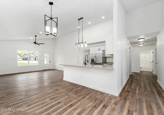 Photo 2 of Single family home for sale at 168 Sky View Meadow Dr, Crossville, TN 38555 | MLS# 1355747 | Listing updated on 2026-09-17