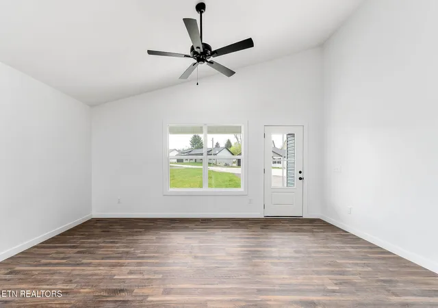 Photo 3 of Single family home for sale at 168 Sky View Meadow Dr, Crossville, TN 38555 | MLS# 1355747 | Listing updated on 2026-09-17