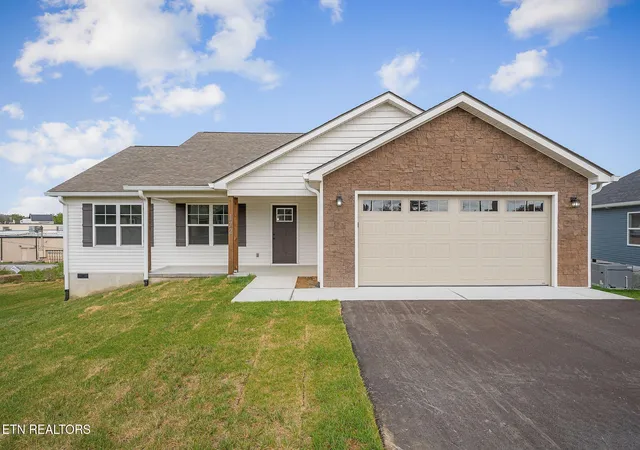 Photo 1 of Single family home for sale at 172 Sky View Meadow Dr, Crossville, TN 38555 | MLS# 1355748 | Listing updated on 2026-09-17