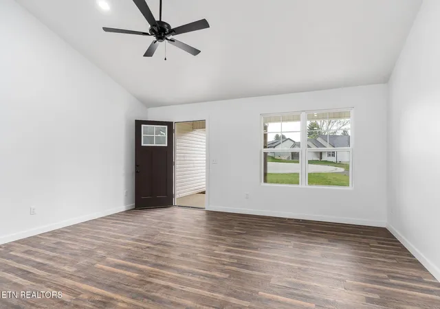 Photo 3 of Single family home for sale at 172 Sky View Meadow Dr, Crossville, TN 38555 | MLS# 1355748 | Listing updated on 2026-09-17