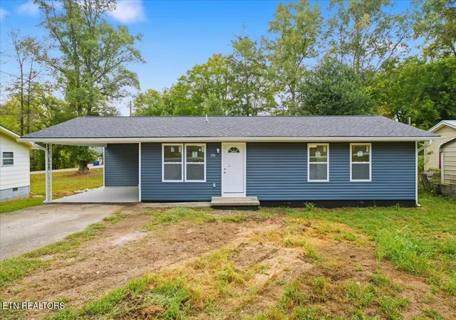 Single family home for sale at 409 Baumgartner Rd, Harriman, TN 37748 | MLS# 1355785
