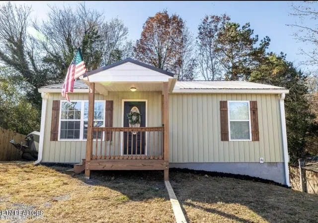 Photo 1 of Sale Pending at 410 Blair St, Loudon, TN 37774 | MLS# 1356090 | Listing updated on 2026-10-03