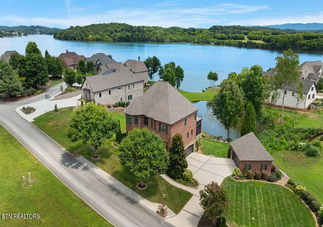 Photo 3 of Single family home for sale at 105 Breakers Dr, Vonore, TN 37885 | MLS# 1356401 | Listing updated on 2026-09-22