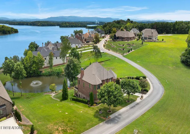 Photo 4 of Single family home for sale at 105 Breakers Dr, Vonore, TN 37885 | MLS# 1356401 | Listing updated on 2026-09-22