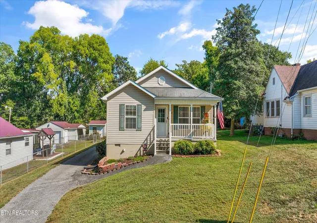 Photo 1 of Single family home for sale at 1240 Jefferson Ave, Maryville, TN 37804 | MLS# 1355781 | Listing updated on 2026-09-17