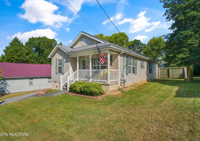 Photo 3 of Single family home for sale at 1240 Jefferson Ave, Maryville, TN 37804 | MLS# 1355781 | Listing updated on 2026-09-17