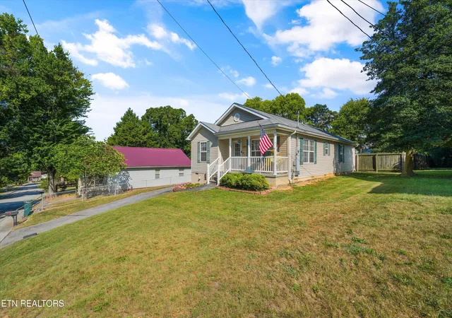 Photo 3 of Single family home for sale at 1240 Jefferson Ave, Maryville, TN 37804 | MLS# 1355781 | Listing updated on 2026-09-17