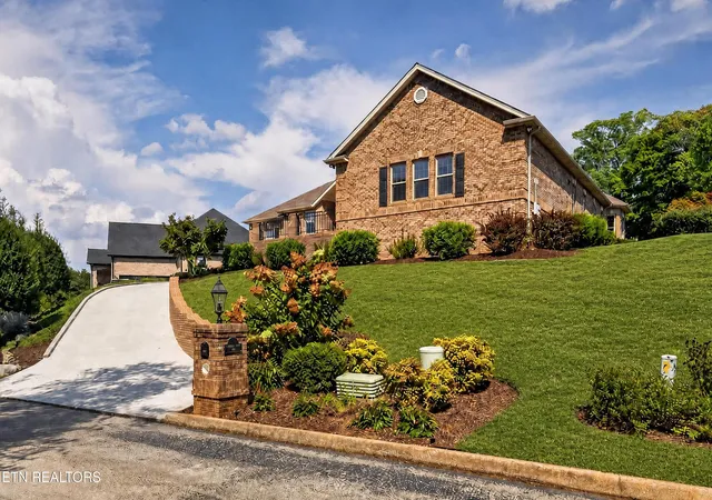 Photo 3 of Sale Pending at 140 Pineberry Dr, Vonore, TN 37885 | MLS# 1356172 | Listing updated on 2026-09-25