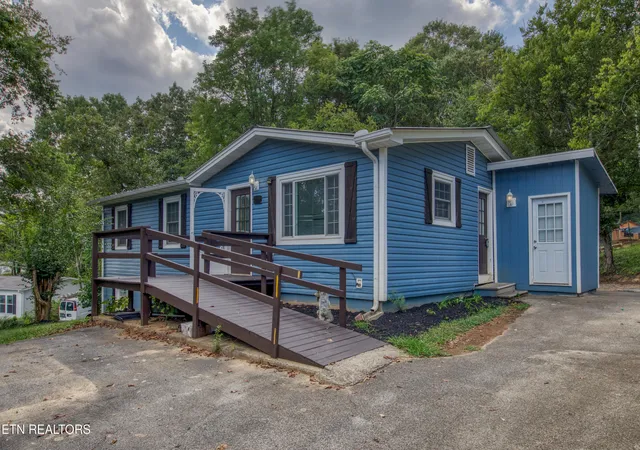 Photo 3 of Single family home for sale at 339 Church Dr, Lenoir City, TN 37771 | MLS# 1355934 | Listing updated on 2026-09-18