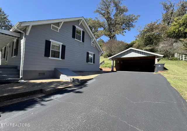 Photo 2 of Sale Pending at 1707 Lenland Ave, Knoxville, TN 37920 | MLS# 1356991 | Listing updated on 2026-10-26