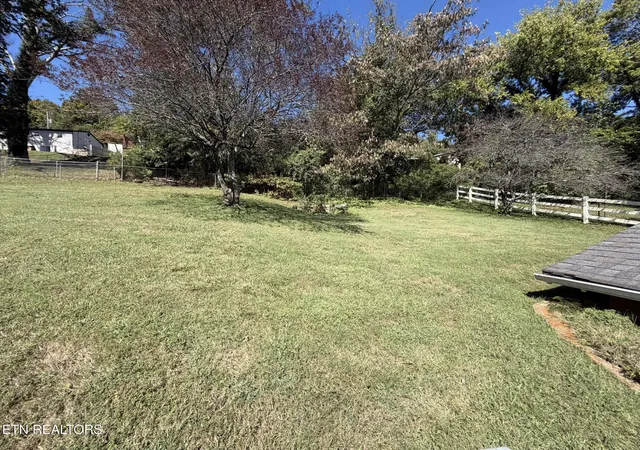 Photo 3 of Sale Pending at 1707 Lenland Ave, Knoxville, TN 37920 | MLS# 1356991 | Listing updated on 2026-10-26