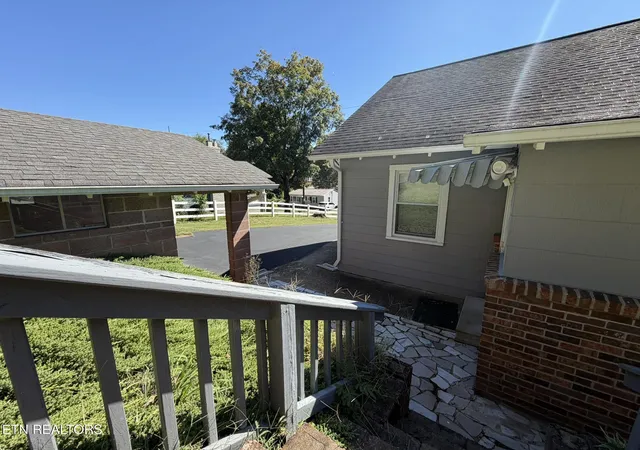 Photo 4 of Sale Pending at 1707 Lenland Ave, Knoxville, TN 37920 | MLS# 1356991 | Listing updated on 2026-10-26