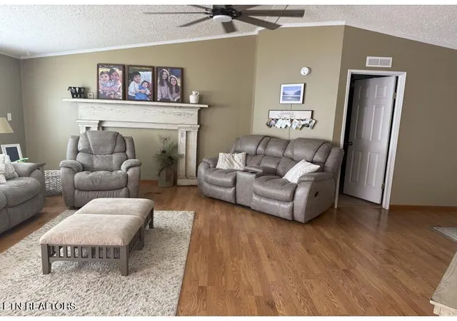 Photo 4 of Single family home for sale at 524 Old Rhea Springs Rd, Spring City, TN 37381 | MLS# 1355842 | Listing updated on 2026-09-22