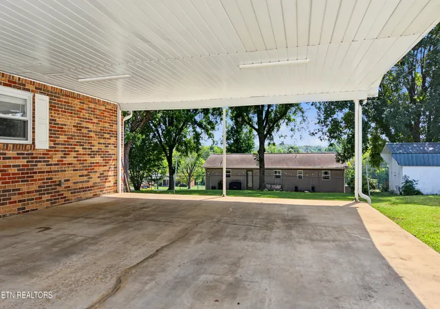 Photo 3 of Single family home for sale at 915 Panorama Dr, Maryville, TN 37801 | MLS# 1355971 | Listing updated on 2026-09-21