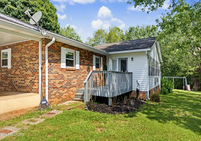 Photo 3 of Single family home for sale at 915 Panorama Dr, Maryville, TN 37801 | MLS# 1355971 | Listing updated on 2026-09-21