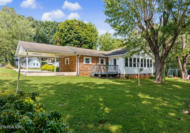 Photo 4 of Single family home for sale at 915 Panorama Dr, Maryville, TN 37801 | MLS# 1355971 | Listing updated on 2026-09-21