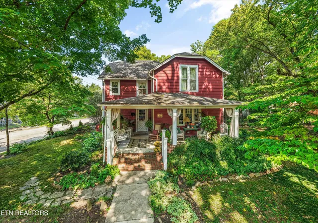 Photo 3 of Single family home for sale at 131 Indiana Ave, Maryville, TN 37803 | MLS# 1356428 | Listing updated on 2026-09-24