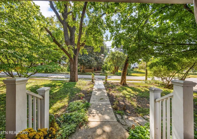 Photo 3 of Single family home for sale at 131 Indiana Ave, Maryville, TN 37803 | MLS# 1356428 | Listing updated on 2026-09-24