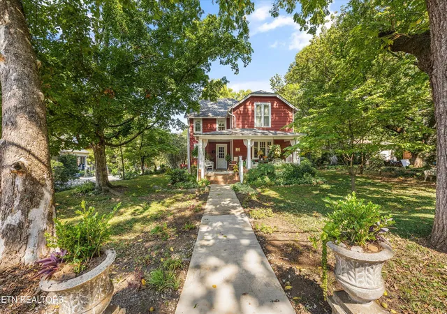 Photo 4 of Single family home for sale at 131 Indiana Ave, Maryville, TN 37803 | MLS# 1356428 | Listing updated on 2026-09-24
