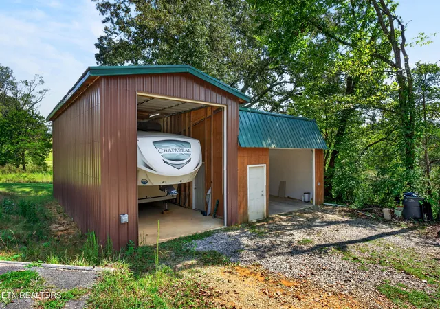 Photo 2 of Single family home for sale at 990 Oak Hl Dr, Cookeville, TN 38501 | MLS# 1355846 | Listing updated on 2026-09-17