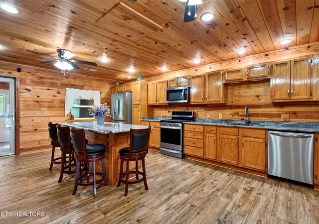 Photo 4 of Single family home for sale at 990 Oak Hl Dr, Cookeville, TN 38501 | MLS# 1355846 | Listing updated on 2026-09-17