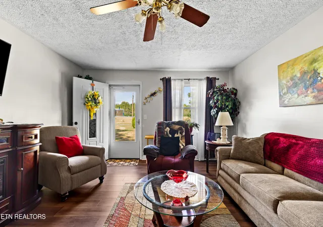 Photo 4 of Sale Pending at 2811 Norcross Rd, Maryville, TN 37803 | MLS# 1356062 | Listing updated on 2026-09-25