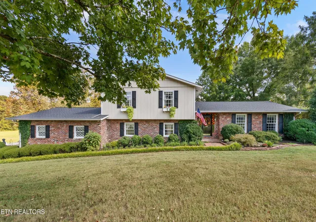 Photo 2 of Sale Pending at 150 Raccoon Valley Rd, Powell, TN 37849 | MLS# 1355942 | Listing updated on 2026-09-30