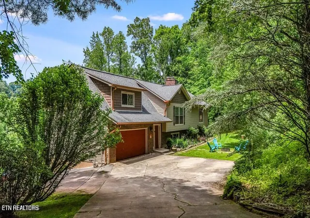 Photo 1 of Single family home for sale at 155 Lakeview Cir, Clinton, TN 37716 | MLS# 1355960 | Listing updated on 2026-09-21