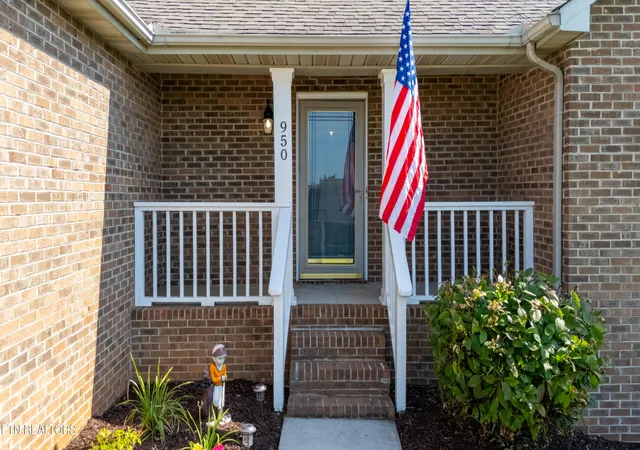 Photo 3 of Single family home for sale at 950 Dunkirk Dr, Maryville, TN 37801 | MLS# 1355968 | Listing updated on 2026-09-19