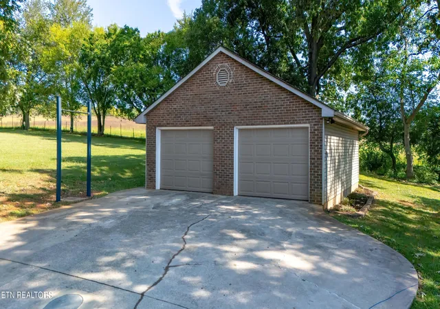 Photo 3 of Single family home for sale at 950 Dunkirk Dr, Maryville, TN 37801 | MLS# 1355968 | Listing updated on 2026-09-19