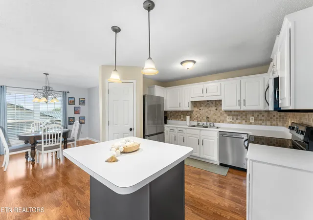 Photo 4 of Single family home for sale at 950 Dunkirk Dr, Maryville, TN 37801 | MLS# 1355968 | Listing updated on 2026-09-19