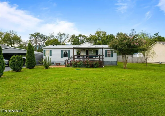 Photo 2 of Sale Pending at 171 E Memorial Dr, Jacksboro, TN 37757 | MLS# 1356206 | Listing updated on 2026-09-29