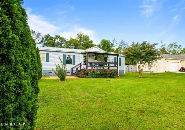 Photo 3 of Sale Pending at 171 E Memorial Dr, Jacksboro, TN 37757 | MLS# 1356206 | Listing updated on 2026-09-29