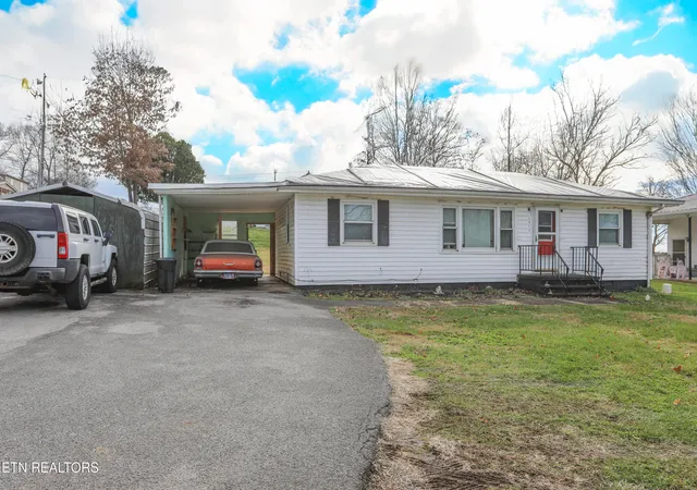 Photo 1 of Single family home for sale at 1014 Sweetwater Vonore Rd, Sweetwater, TN 37874 | MLS# 1355902 | Listing updated on 2026-09-18
