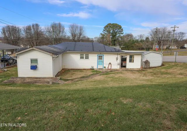 Photo 3 of Single family home for sale at 1014 Sweetwater Vonore Rd, Sweetwater, TN 37874 | MLS# 1355902 | Listing updated on 2026-09-18