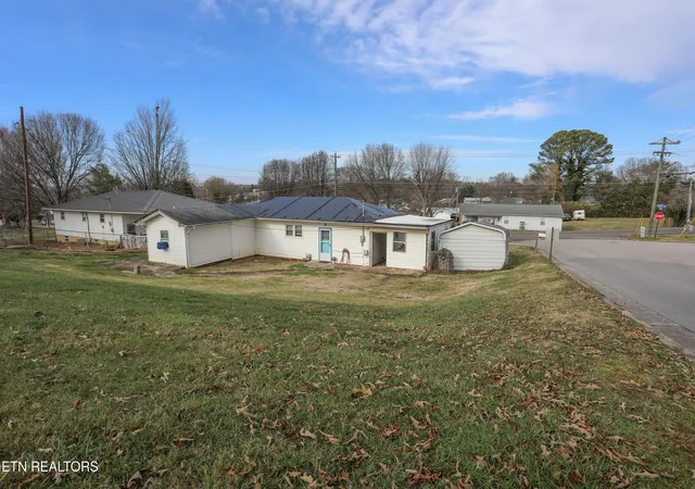 Photo 4 of Single family home for sale at 1014 Sweetwater Vonore Rd, Sweetwater, TN 37874 | MLS# 1355902 | Listing updated on 2026-09-18