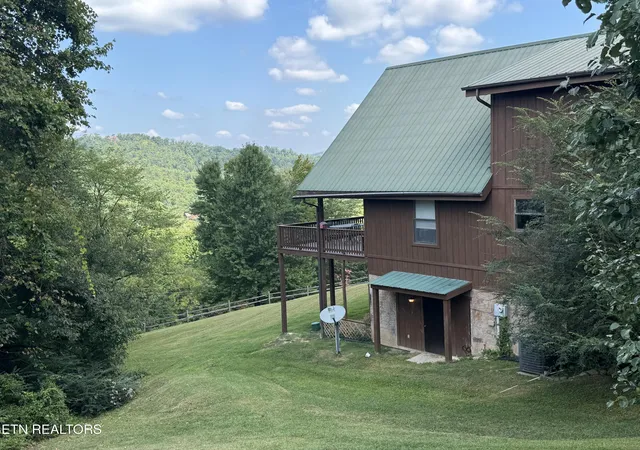 Photo 3 of Single family home for sale at 1640 Bench Mountain Way, Sevierville, TN 37862 | MLS# 1355998 | Listing updated on 2026-09-18