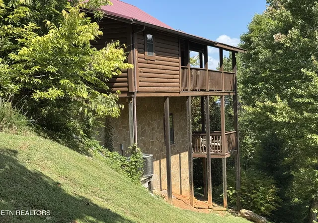 Photo 3 of Single family home for sale at 2409 Walnut Cvs Way, Sevierville, TN 37862 | MLS# 1356004 | Listing updated on 2026-09-18