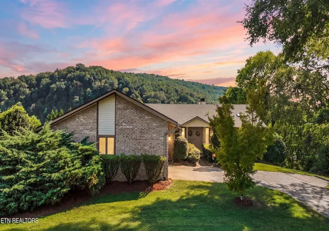 Photo 1 of Single family home for sale at 109 Lakeview Pl, Clinton, TN 37716 | MLS# 1356078 | Listing updated on 2026-09-28