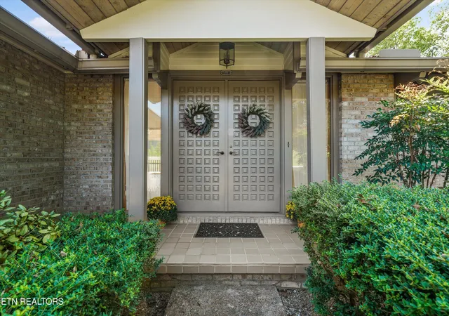 Photo 2 of Single family home for sale at 109 Lakeview Pl, Clinton, TN 37716 | MLS# 1356078 | Listing updated on 2026-09-28