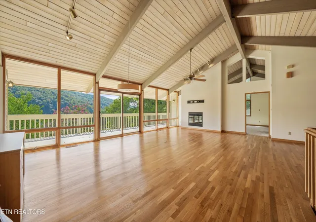 Photo 3 of Single family home for sale at 109 Lakeview Pl, Clinton, TN 37716 | MLS# 1356078 | Listing updated on 2026-09-28