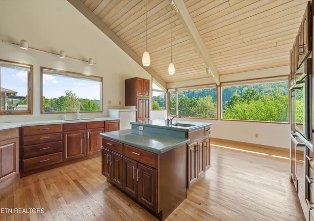 Photo 4 of Single family home for sale at 109 Lakeview Pl, Clinton, TN 37716 | MLS# 1356078 | Listing updated on 2026-09-28