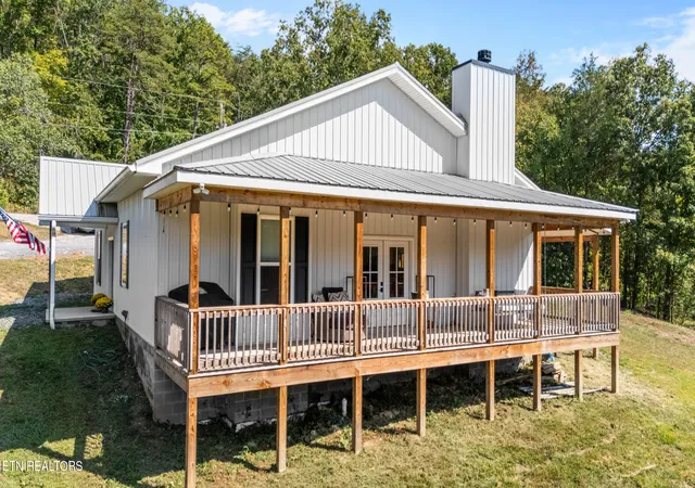 Photo 3 of Single family home for sale at 6222 Thomas Weaver Rd, Knoxville, TN 37938 | MLS# 1356226 | Listing updated on 2026-10-17