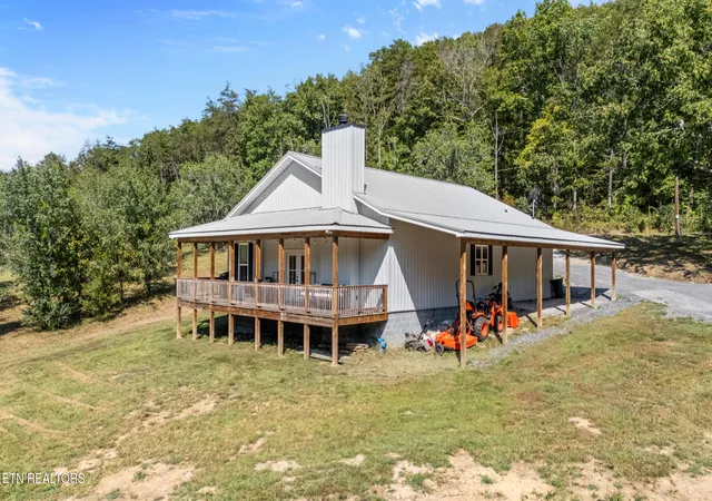 Photo 4 of Single family home for sale at 6222 Thomas Weaver Rd, Knoxville, TN 37938 | MLS# 1356226 | Listing updated on 2026-10-17