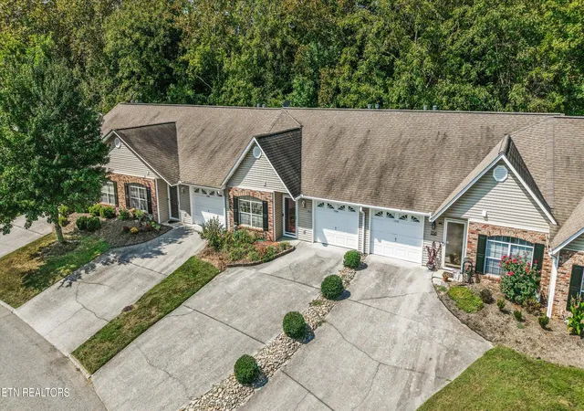 Listing Photo 2 - Condo for sale in building located at 7534 Creek Song Ct, Knoxville, TN 37920