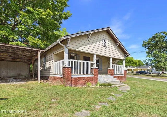 Photo 2 of Sale Pending at 210 Fisher St, Athens, TN 37303 | MLS# 1355970 | Listing updated on 2026-09-24