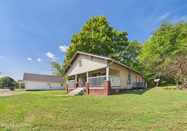 Photo 3 of Sale Pending at 210 Fisher St, Athens, TN 37303 | MLS# 1355970 | Listing updated on 2026-09-24