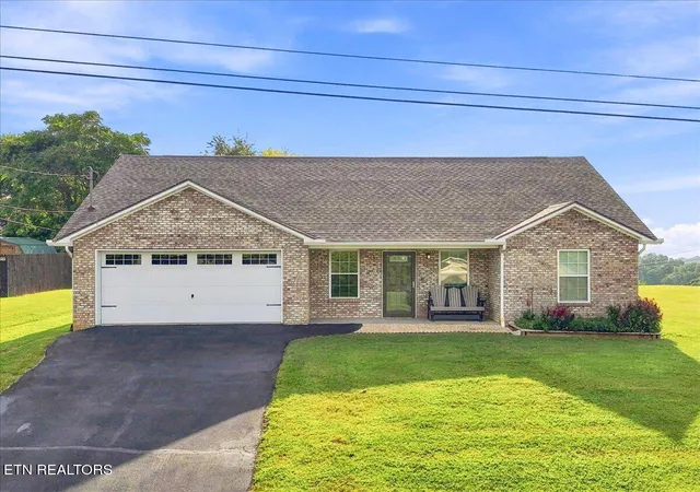 Photo 1 of Single family home for sale at 611 Privet Dr, Dandridge, TN 37725 | MLS# 1355974 | Listing updated on 2026-09-18