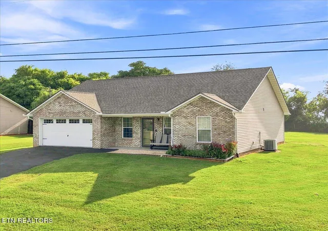 Photo 2 of Single family home for sale at 611 Privet Dr, Dandridge, TN 37725 | MLS# 1355974 | Listing updated on 2026-09-18