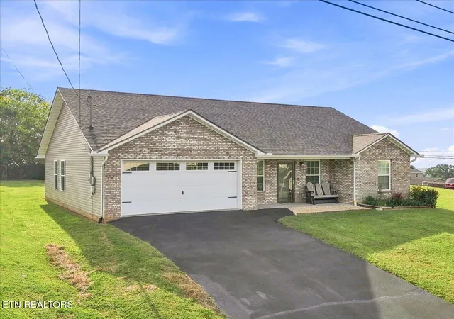 Photo 3 of Single family home for sale at 611 Privet Dr, Dandridge, TN 37725 | MLS# 1355974 | Listing updated on 2026-09-18